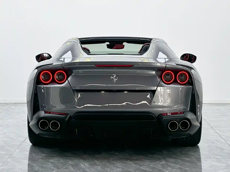 Ferrari 812