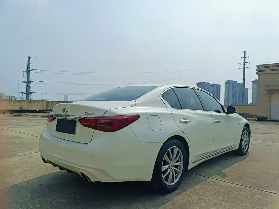 Infiniti Q50L