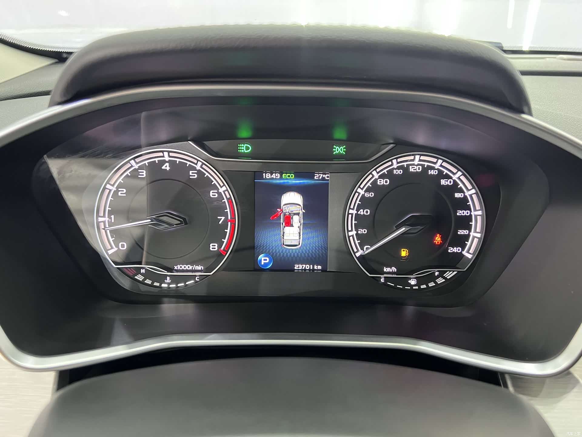 Geely Coolray, 2023 12