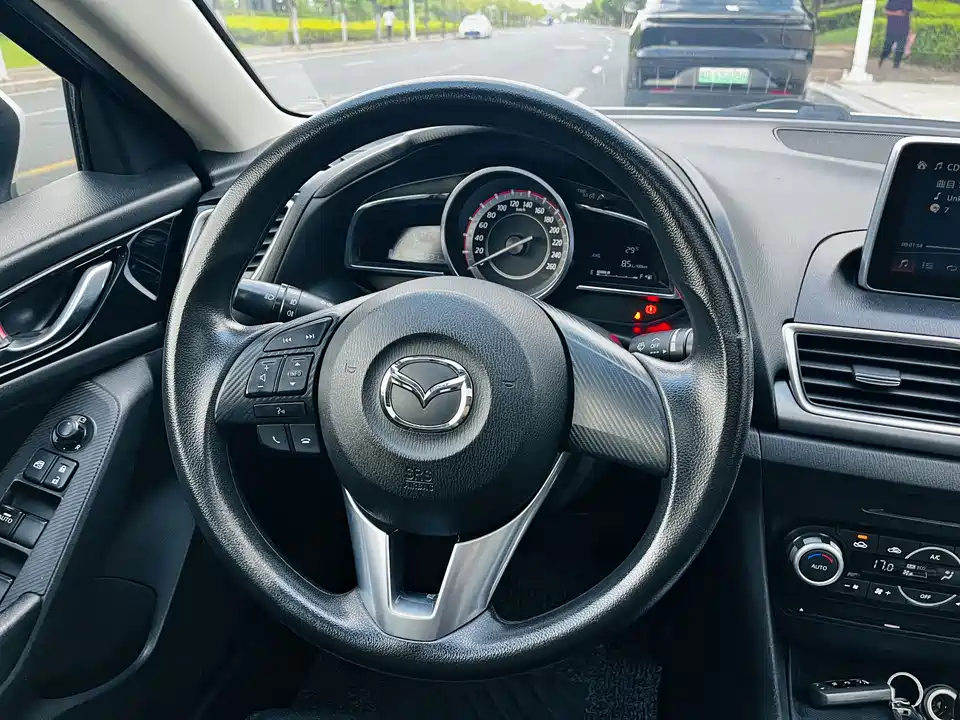Mazda 3 Angkesaila