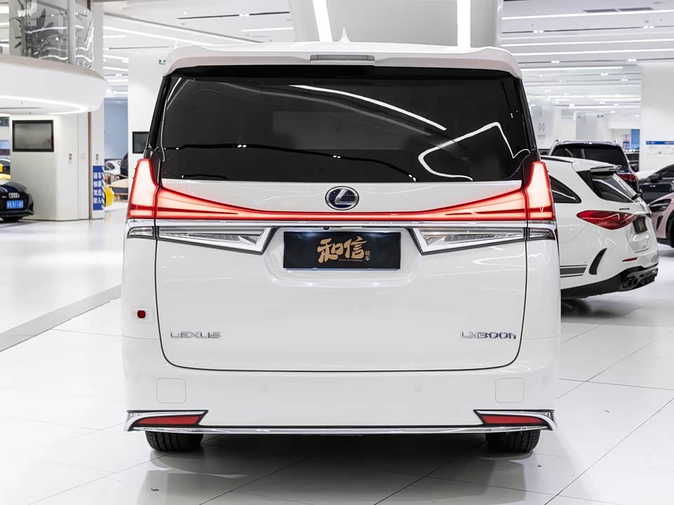Lexus LM