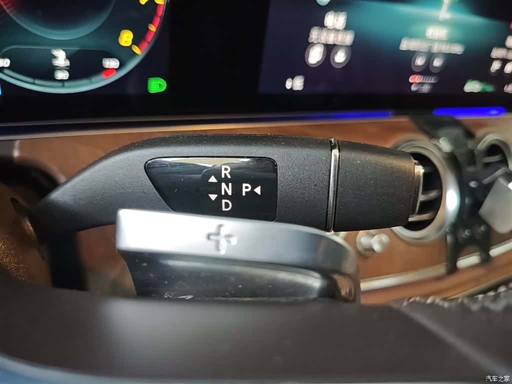 Mercedes-Benz E-Class, 2022 14