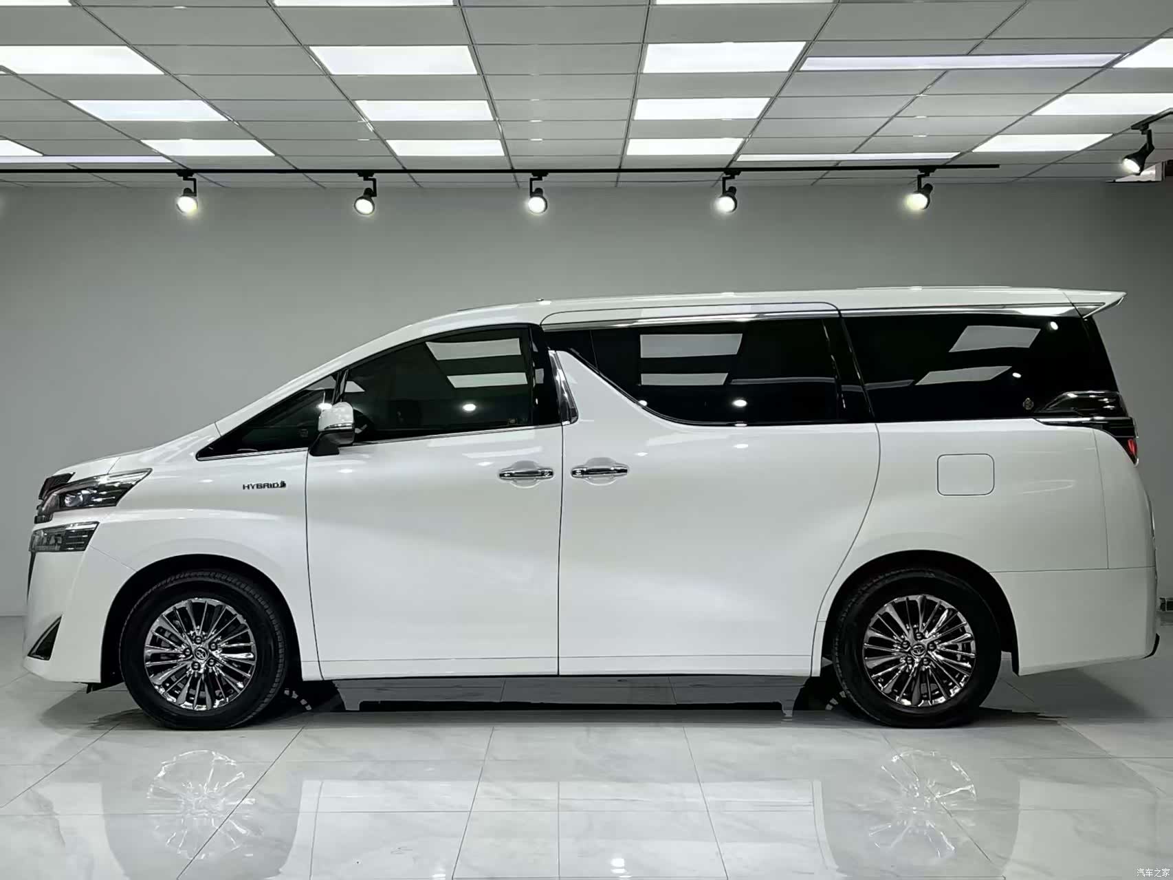 Toyota Vellfire, 2020 3
