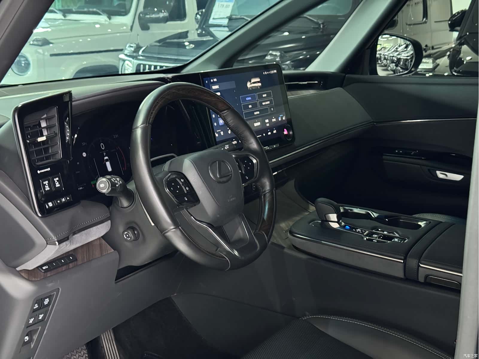 Lexus LM, 2024 9
