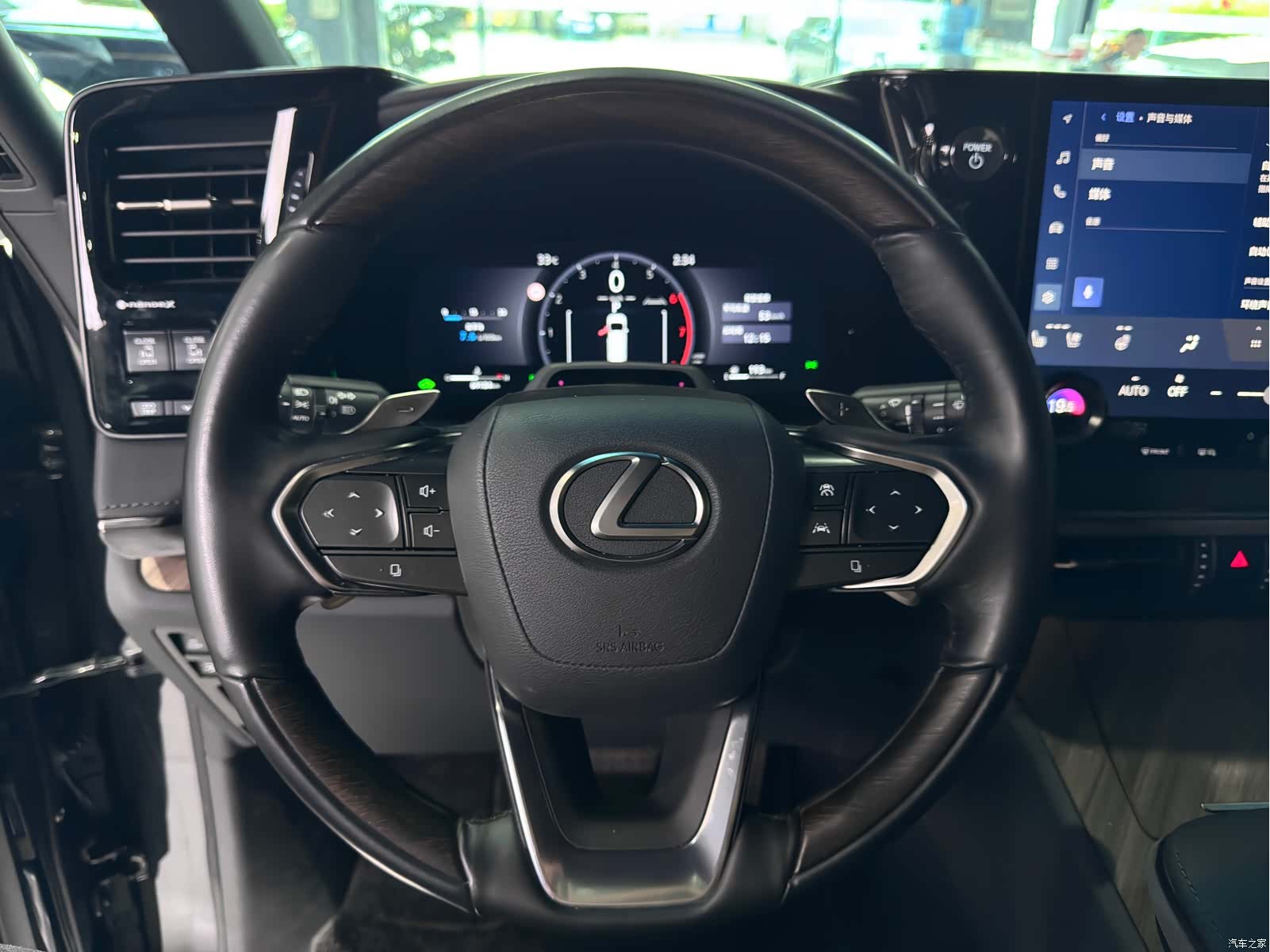 Lexus LM, 2024 12
