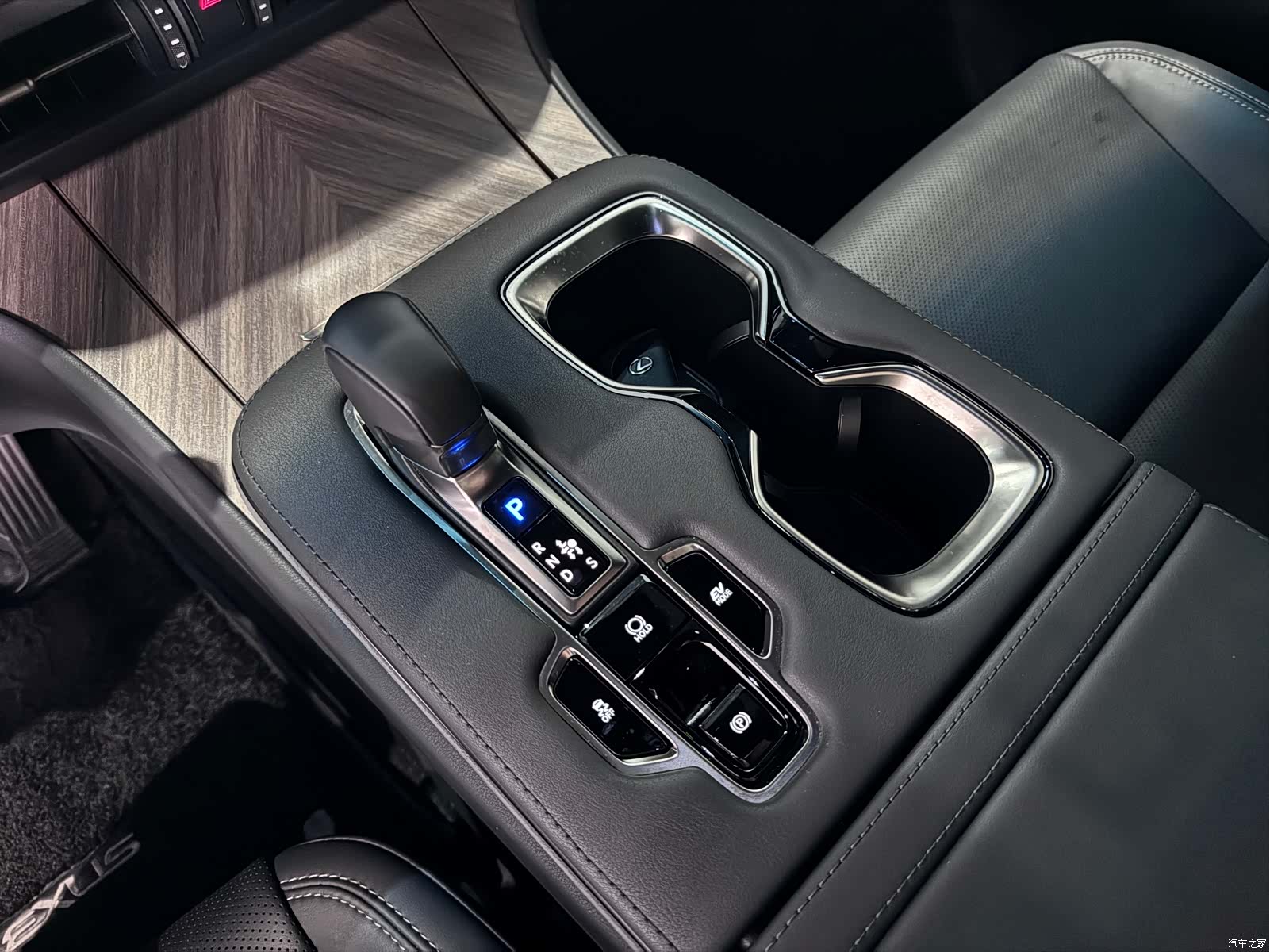 Lexus LM, 2024 14