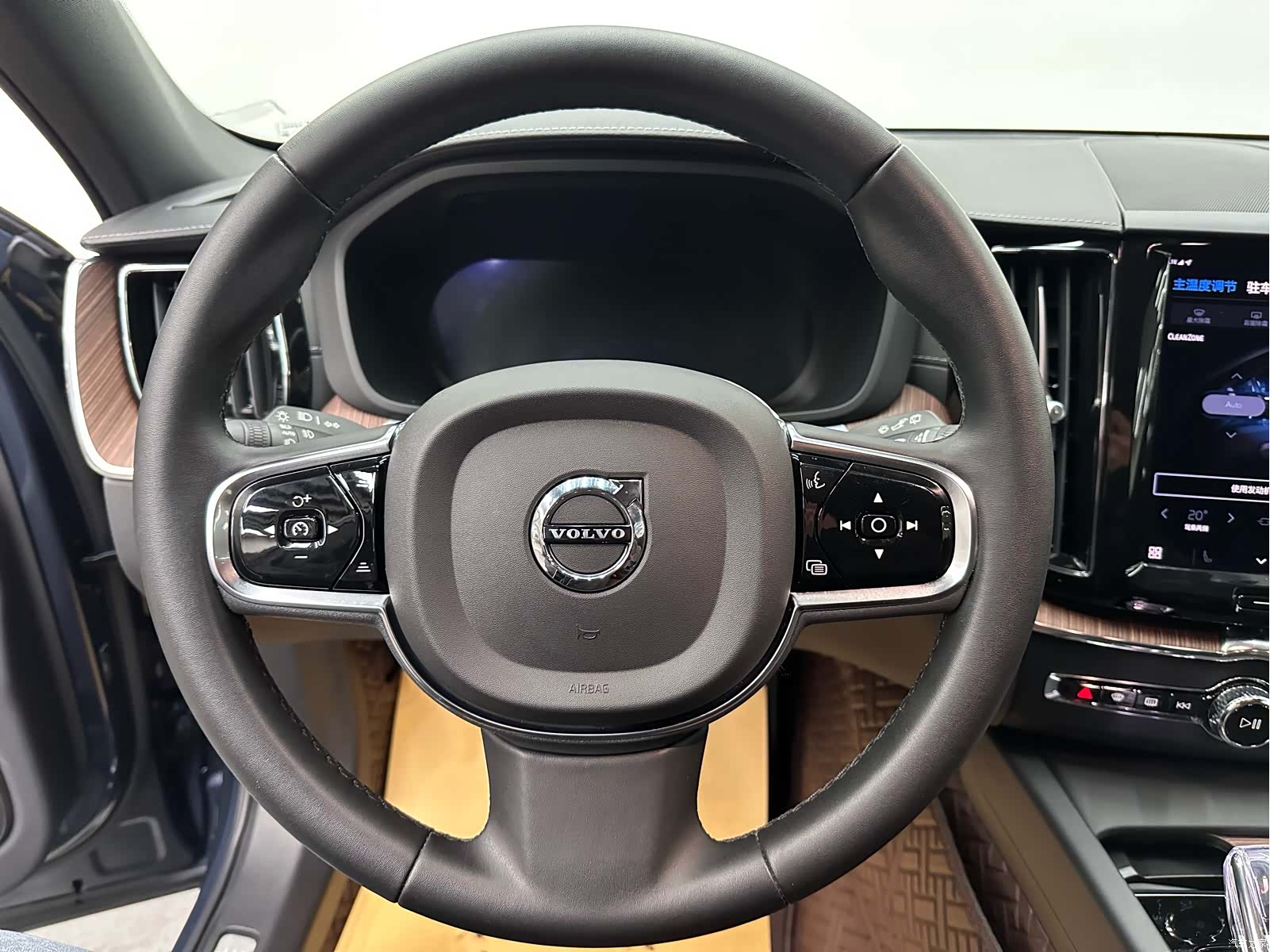 Volvo XC60, 2023 10