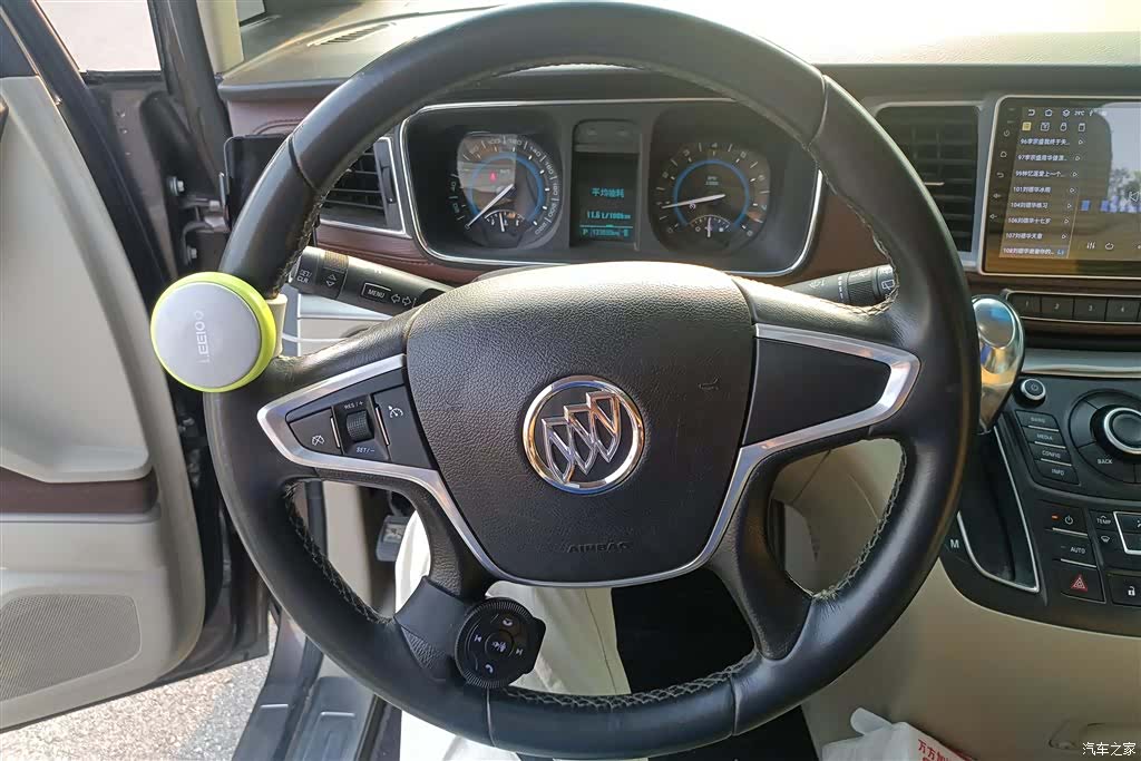 Buick GL8, 2016 15