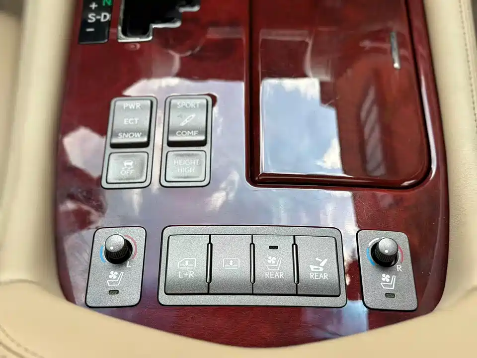 Lexus LS