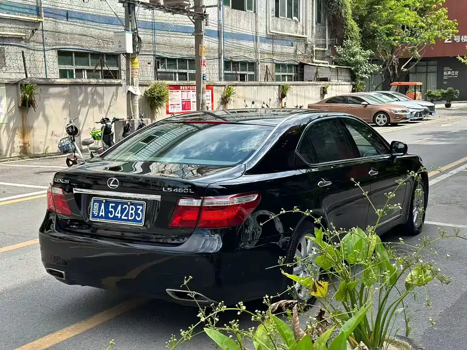Lexus LS
