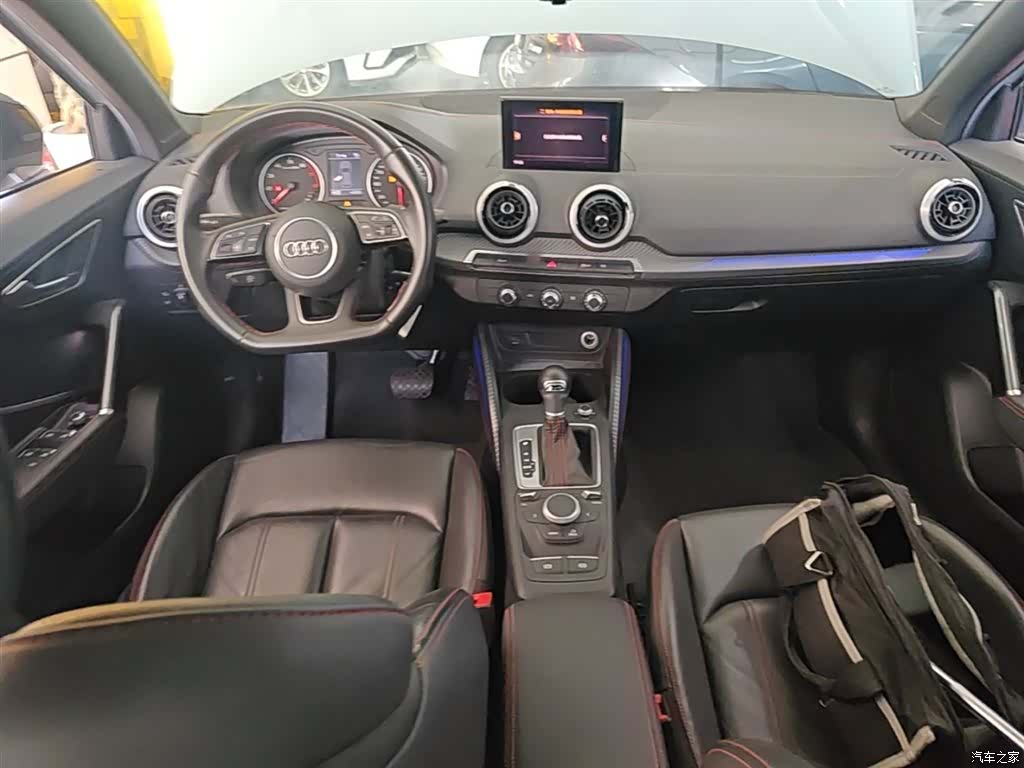 Audi Q2L, 2023 10