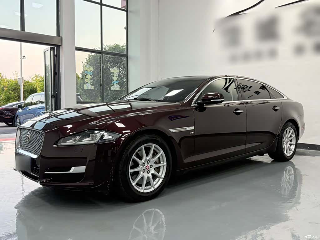 Jaguar XJ, 2017 3