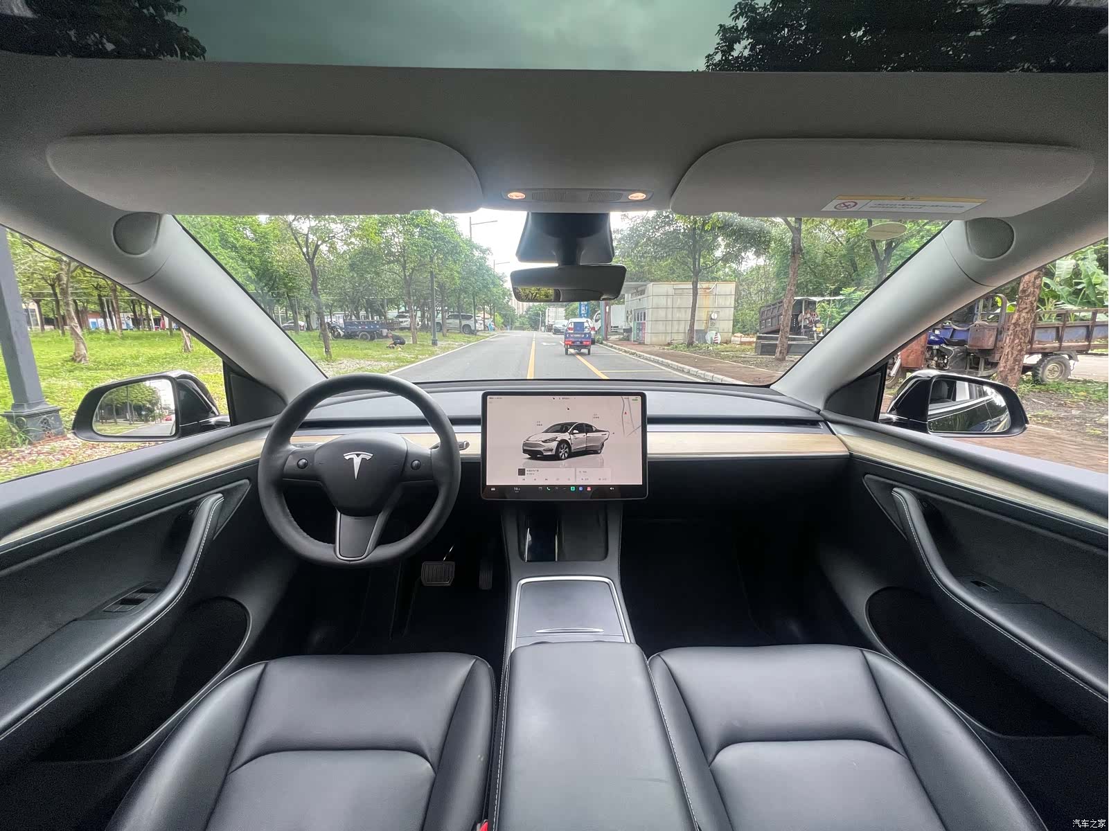 Tesla Model Y, 2023 все фото