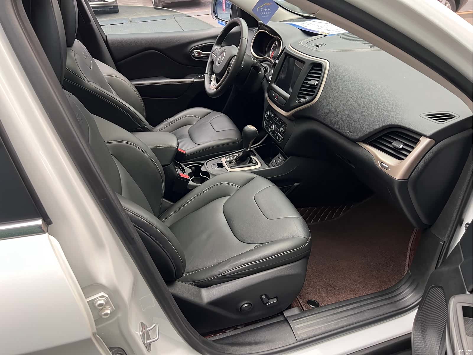 Jeep Cherokee, 2019 9
