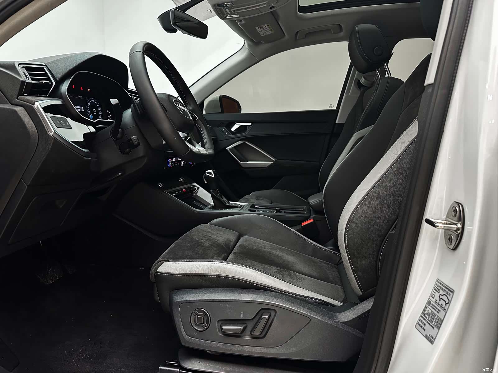 Audi Q3, 2022 12