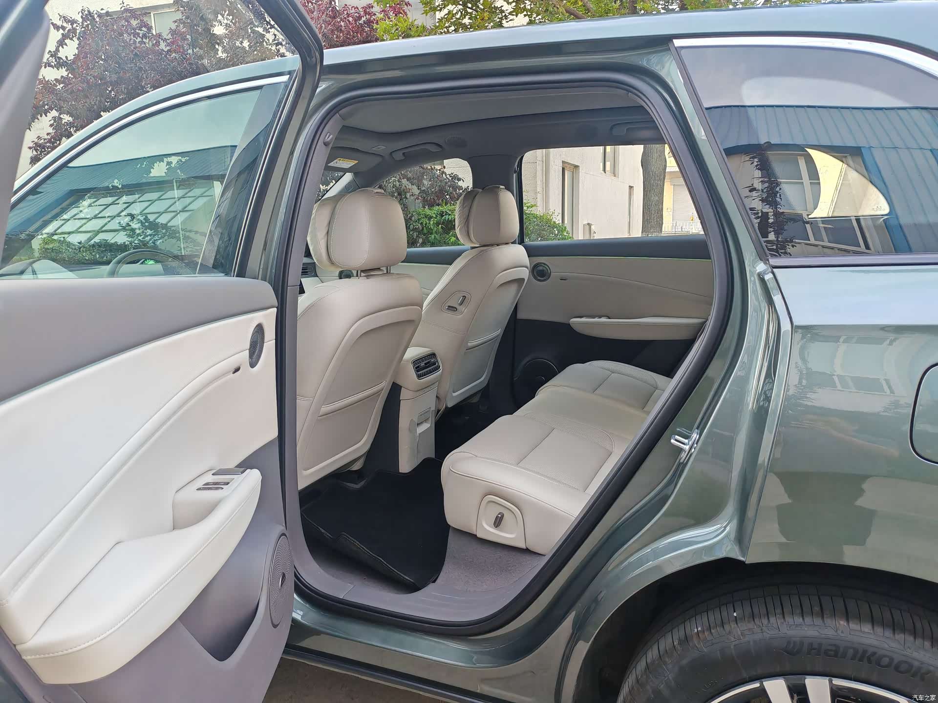 Hongqi HS6, 2026 9