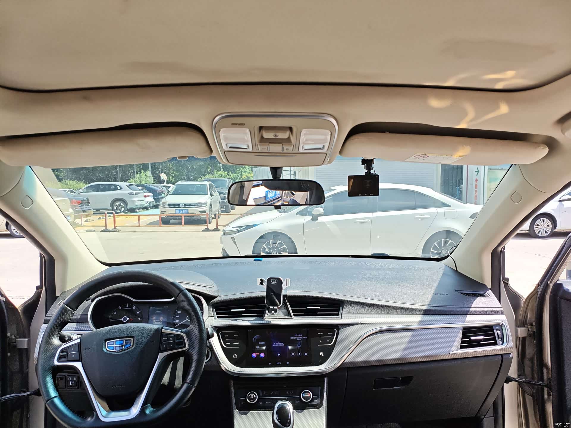 Geely Emgrand, 2017 13