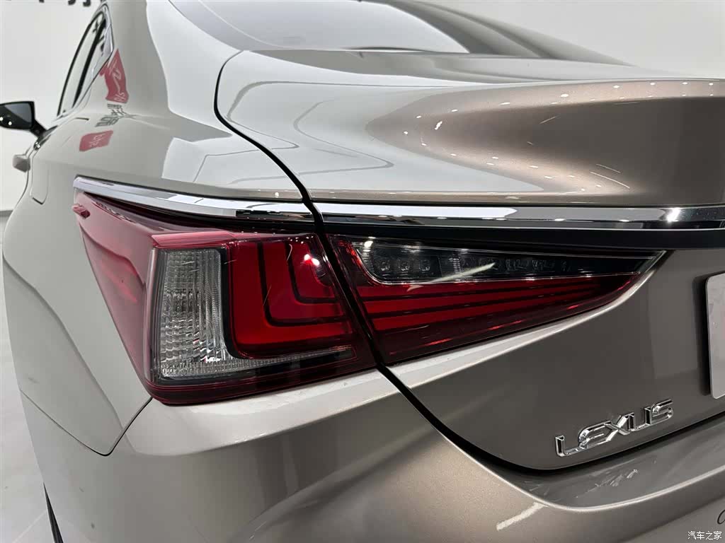 Lexus ES, 2022 28