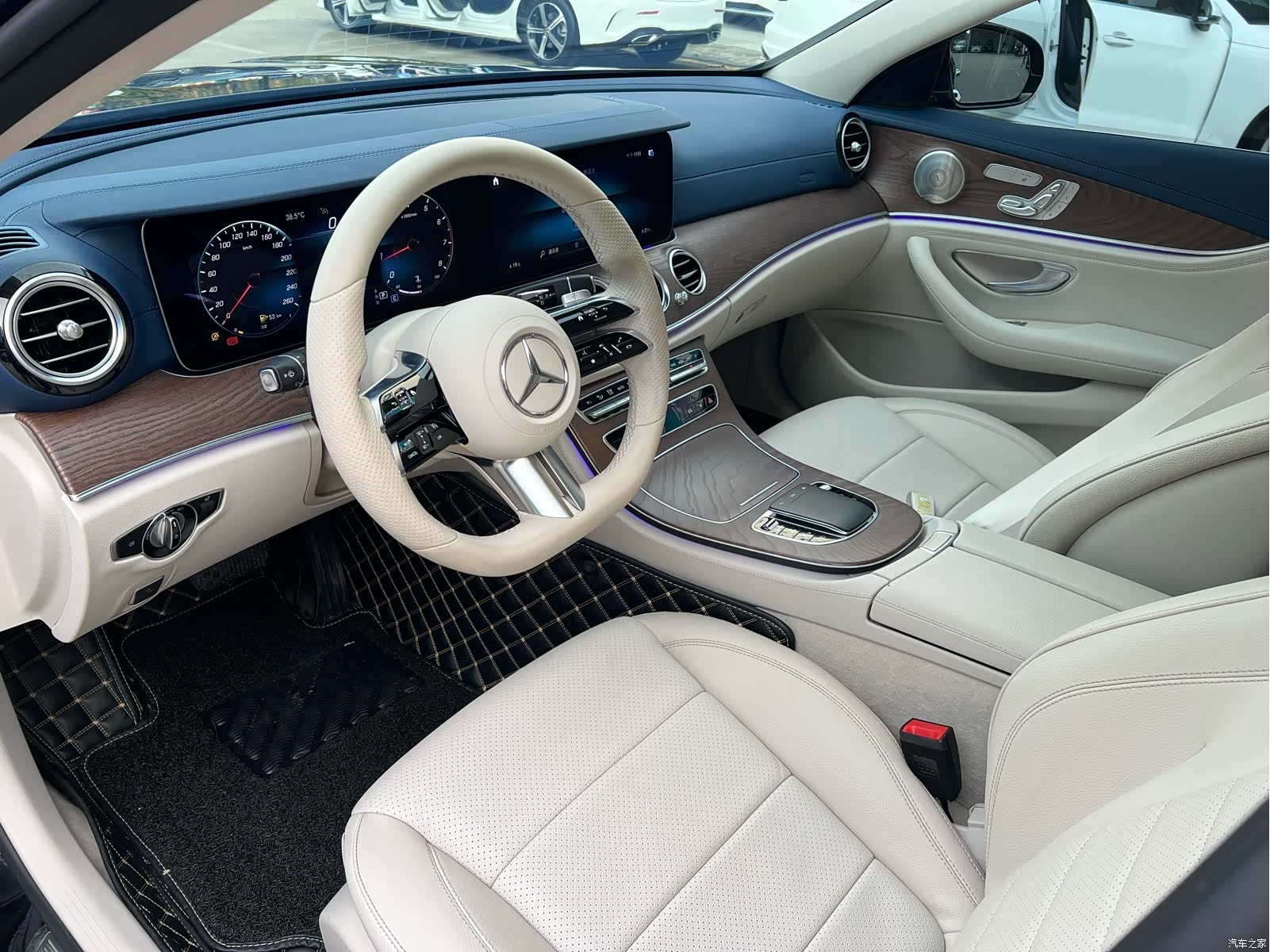 Mercedes-Benz E-Class, 2022 4