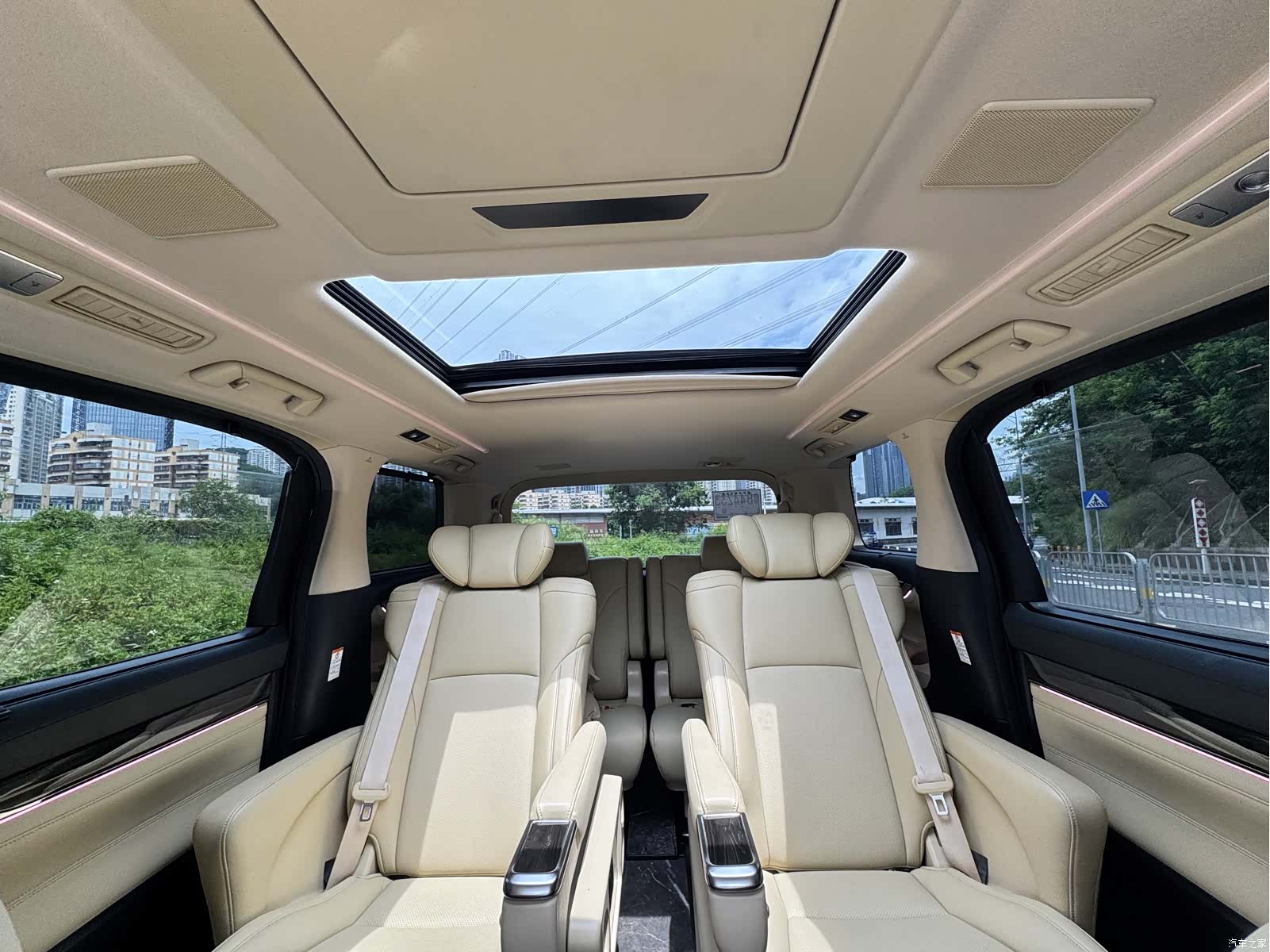 Toyota Alphard, 2017 11