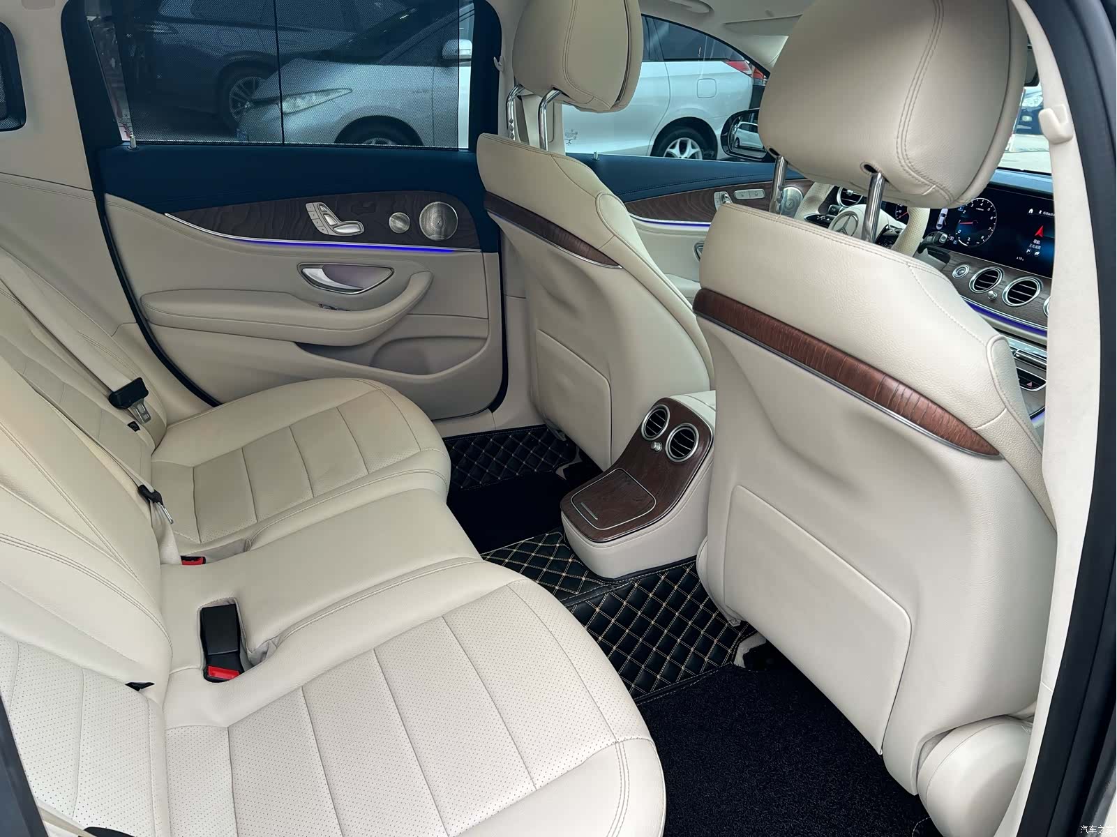 Mercedes-Benz E-Class, 2022 11