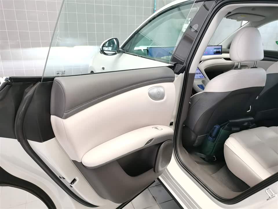 IM Motors Zhiji LS6 IM Motors Zhiji LS6