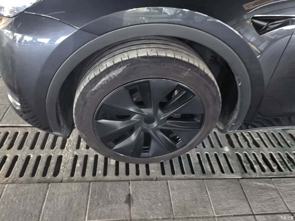 Tesla Model Y, 2024 23