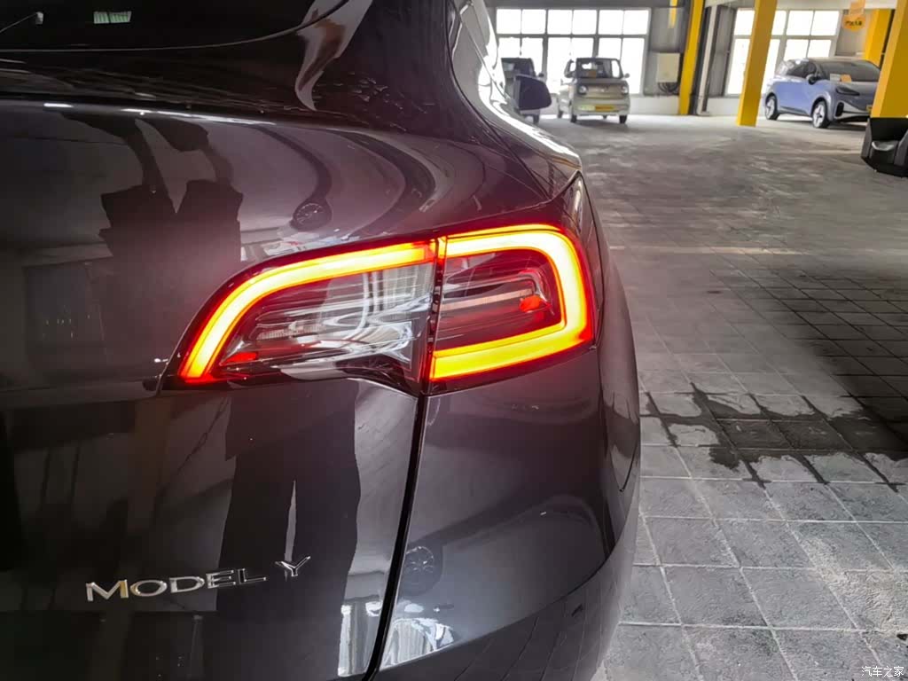 Tesla Model Y, 2024 8