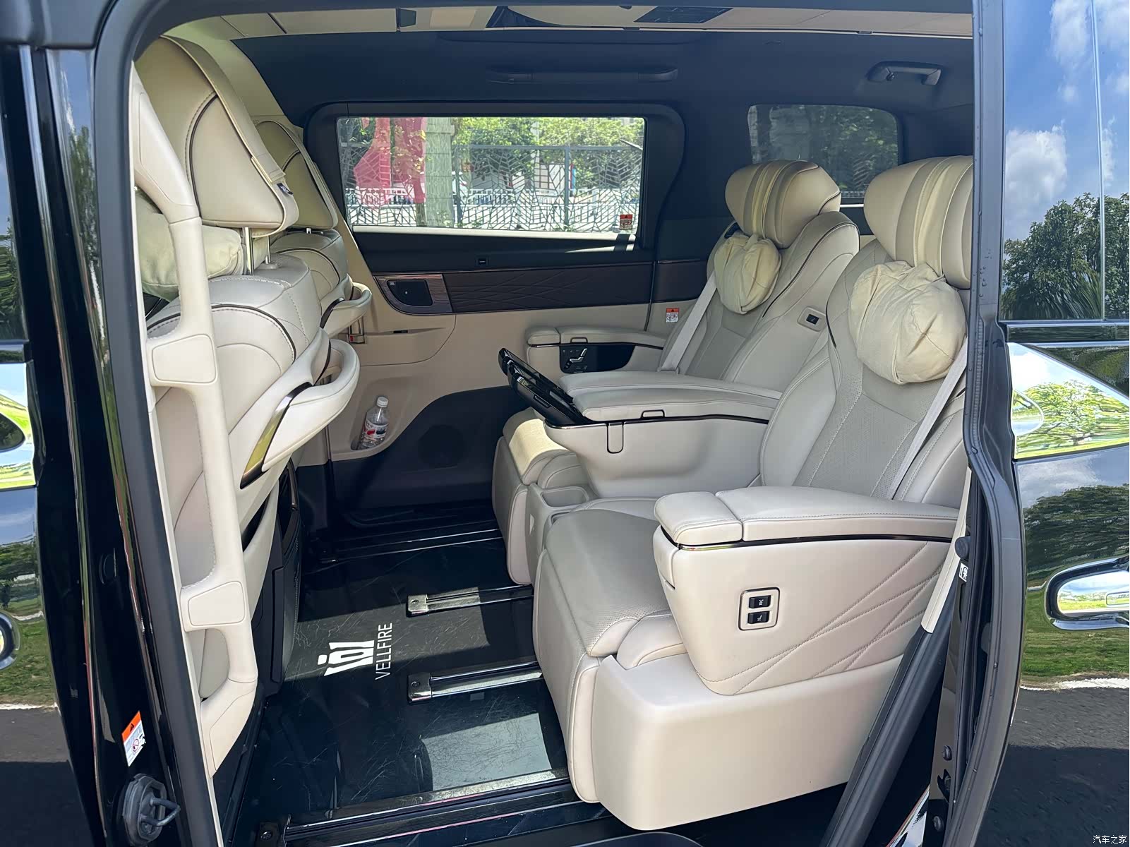 Toyota Alphard, 2024 8