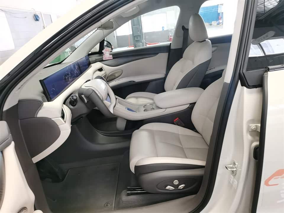 IM Motors Zhiji LS6 IM Motors Zhiji LS6