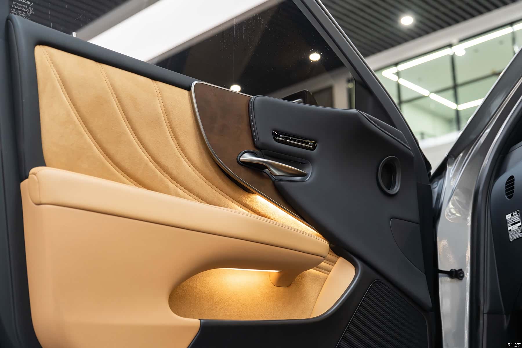 Lexus LS, 2022 19