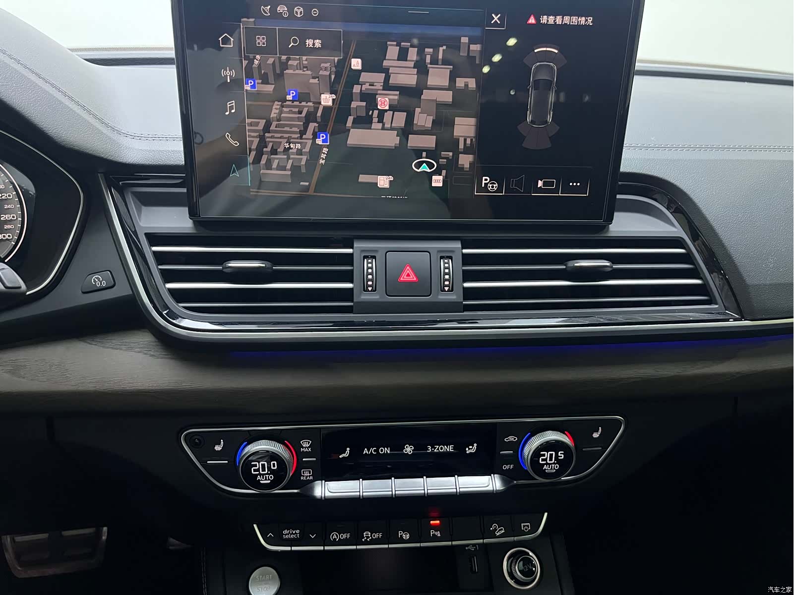 Audi Q5L, 2025 11