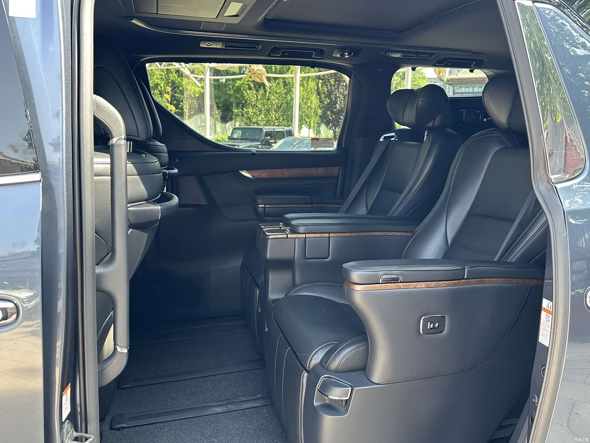 Toyota Alphard, 2017 29