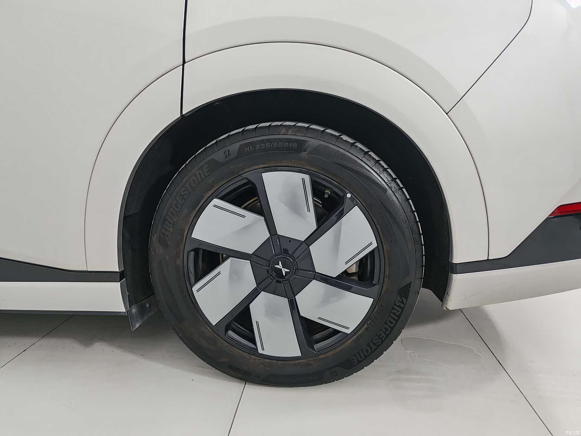 Xpeng X9, 2024 23