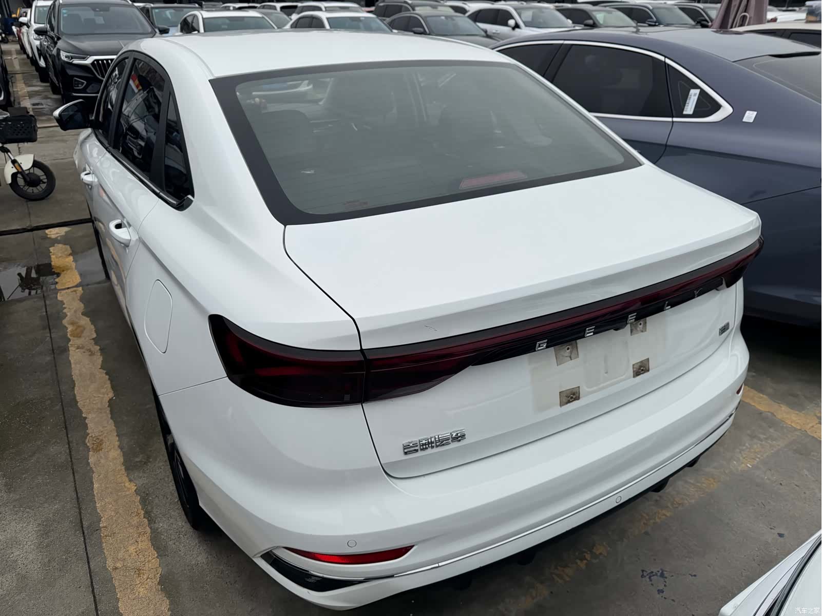 Geely Emgrand, 2022 4