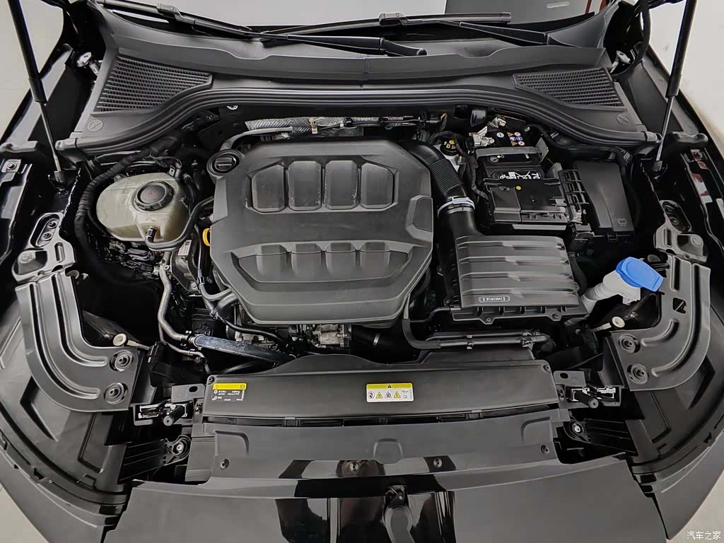 Volkswagen Magotan, 2025 6