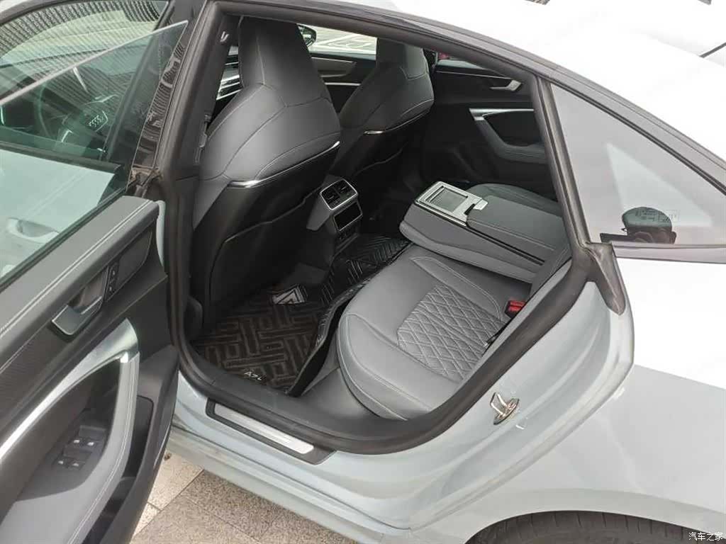 Audi A7L, 2025 3