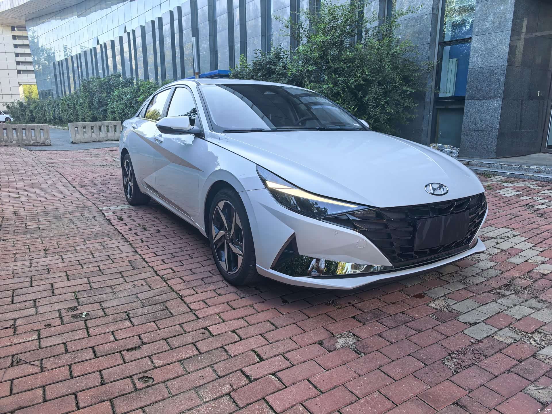 Hyundai Elantra, 2022 3