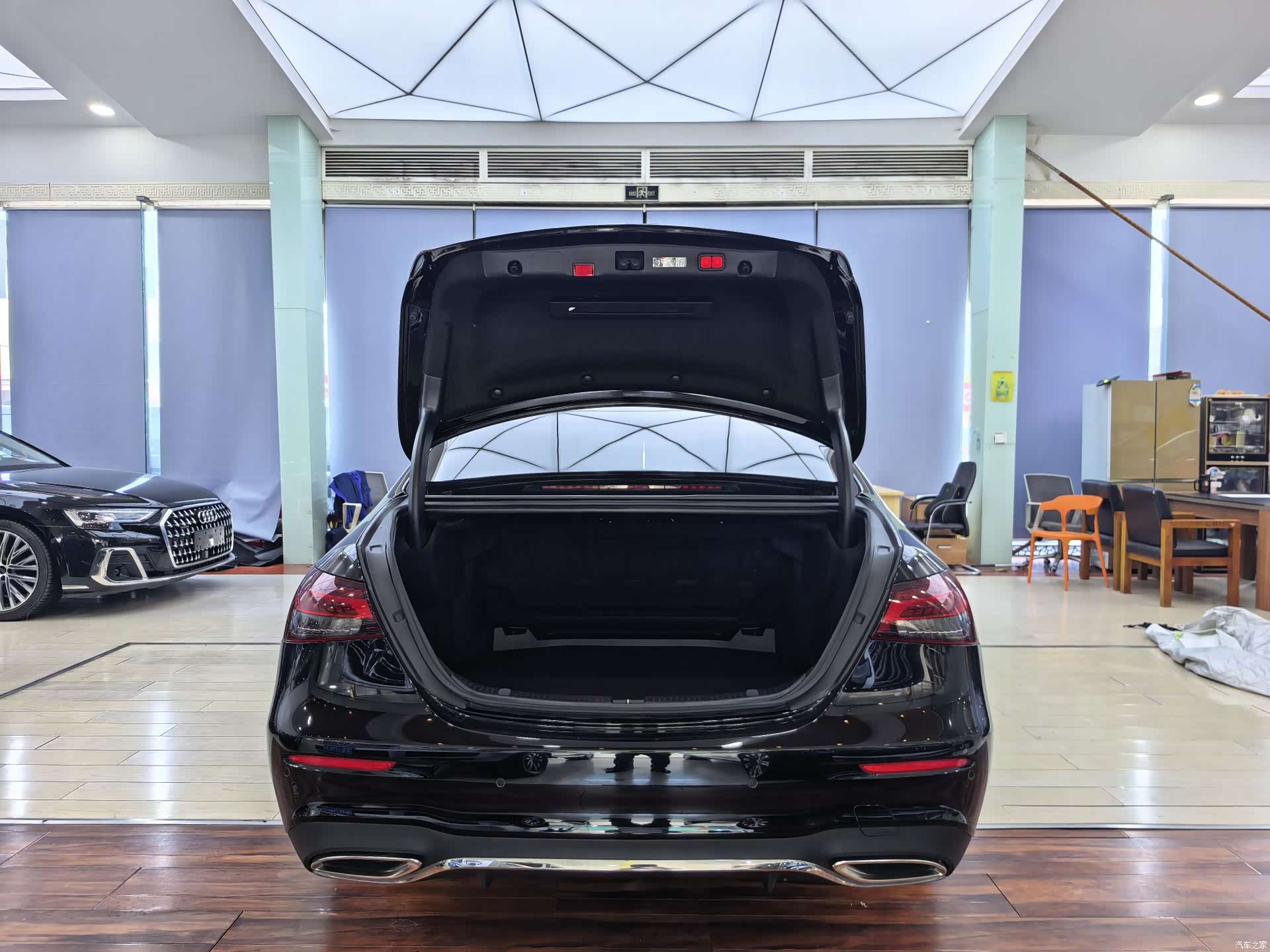 Mercedes-Benz E-Class, 2023 14