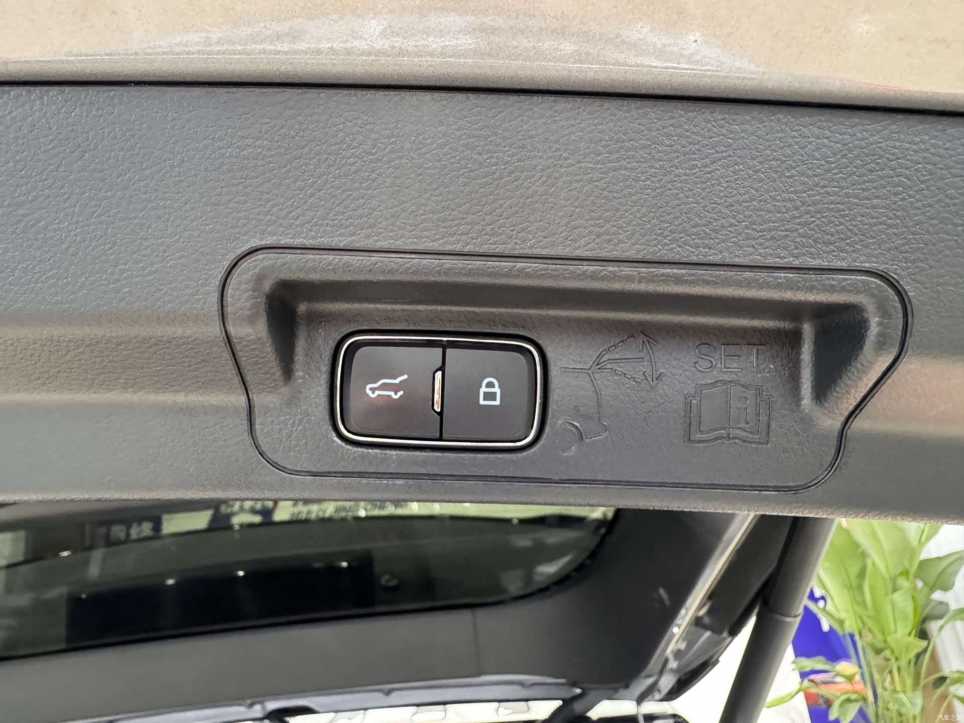 Ford Explorer, 2023 21