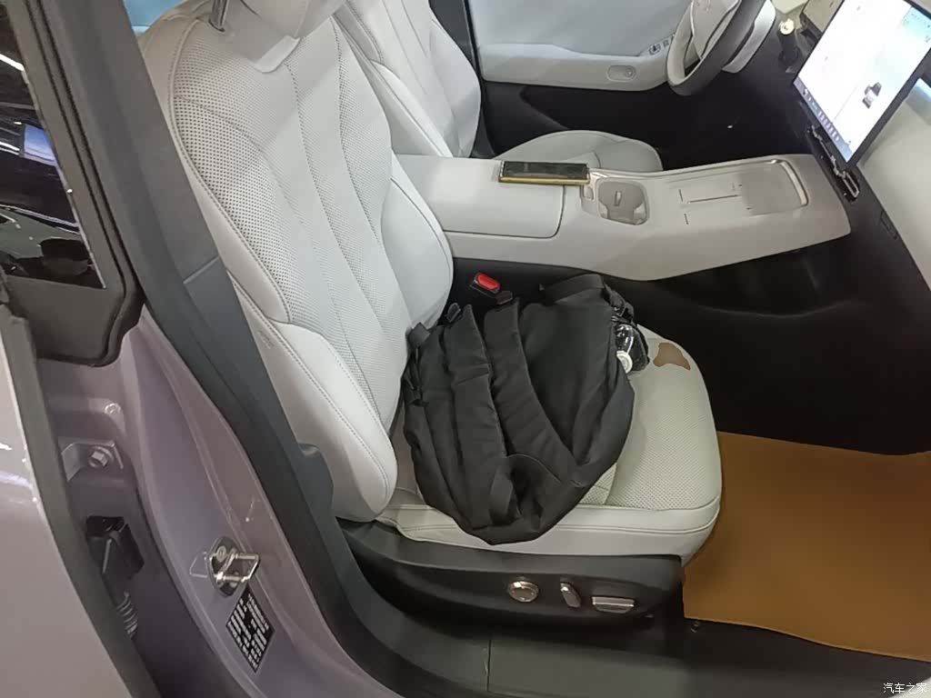Xpeng P7, 2025 25