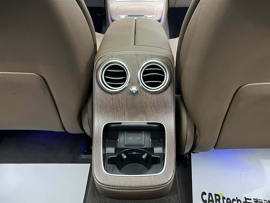 Mercedes-Benz E-Class, 2022 20