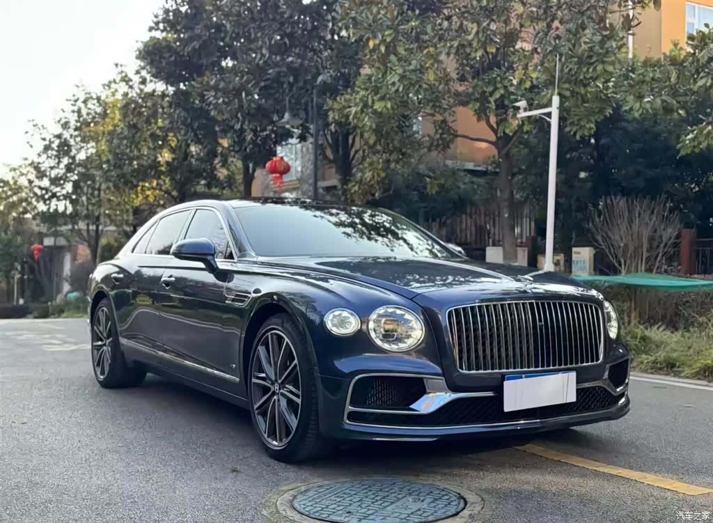 Bentley Flying Spur, 2023 3