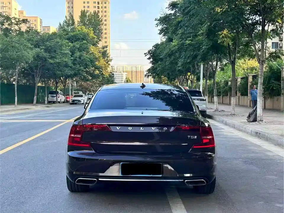 Volvo S90