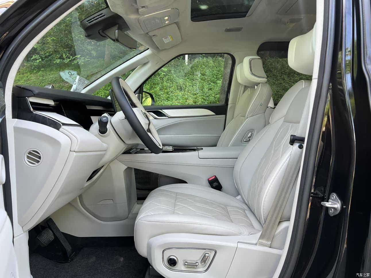 Volvo EM90, 2024 8