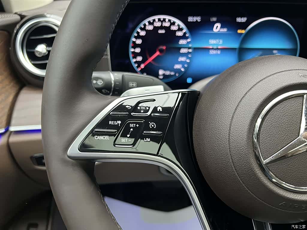 Mercedes-Benz E-Class, 2022 25
