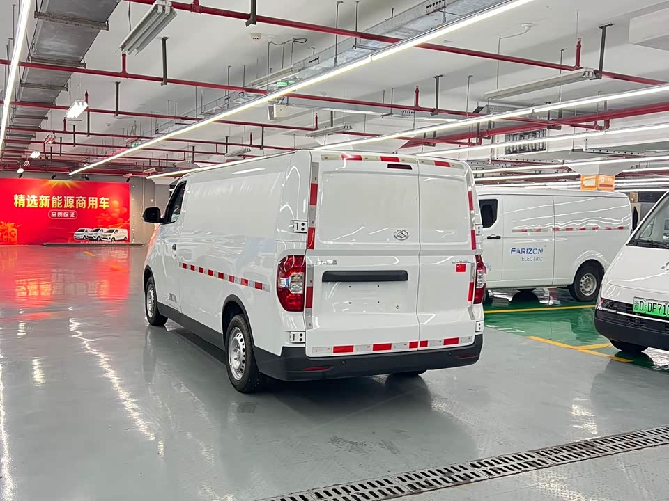 MAXUS Chase EV30