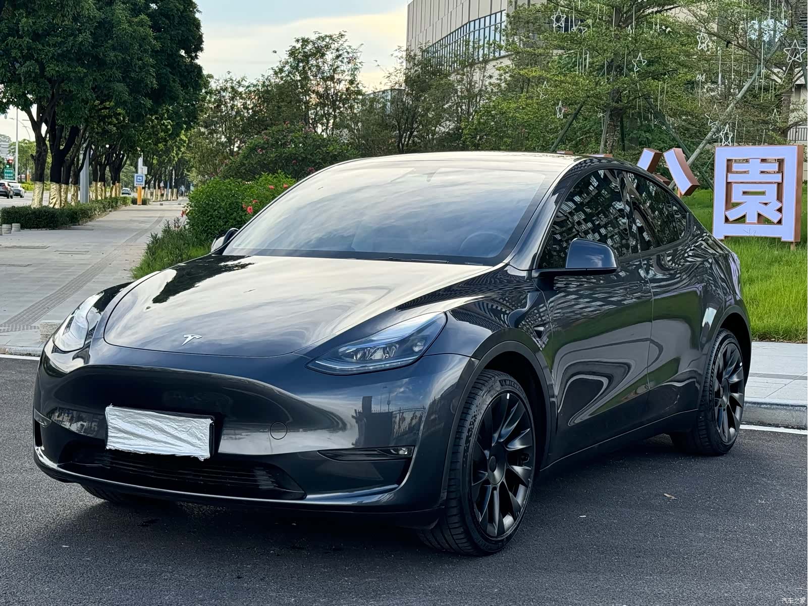 Tesla Model Y, 2024 1