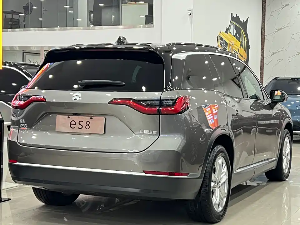 NIO ES8