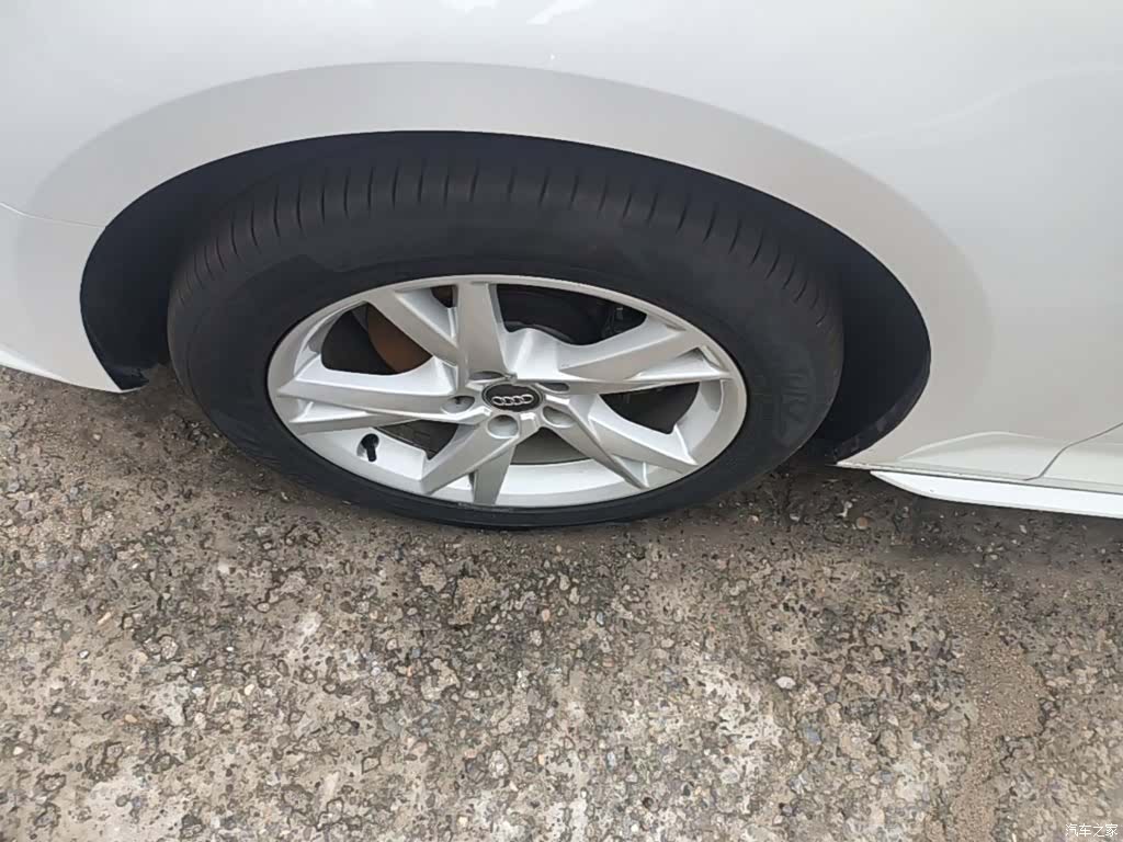 Audi A4L, 2018 23